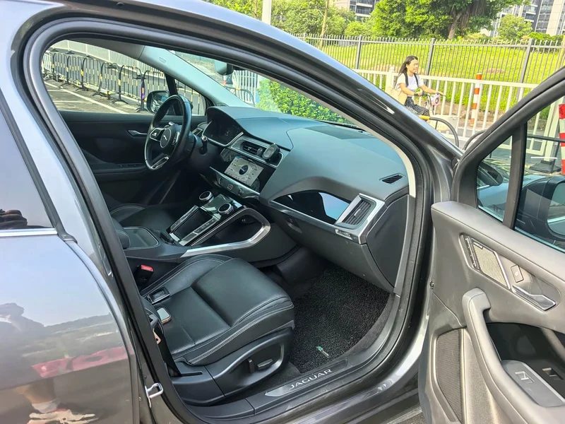 Jaguar I-PACE — фото 13