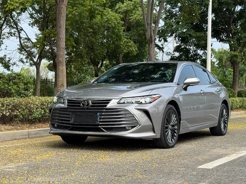 Toyota Avalon — фото 1