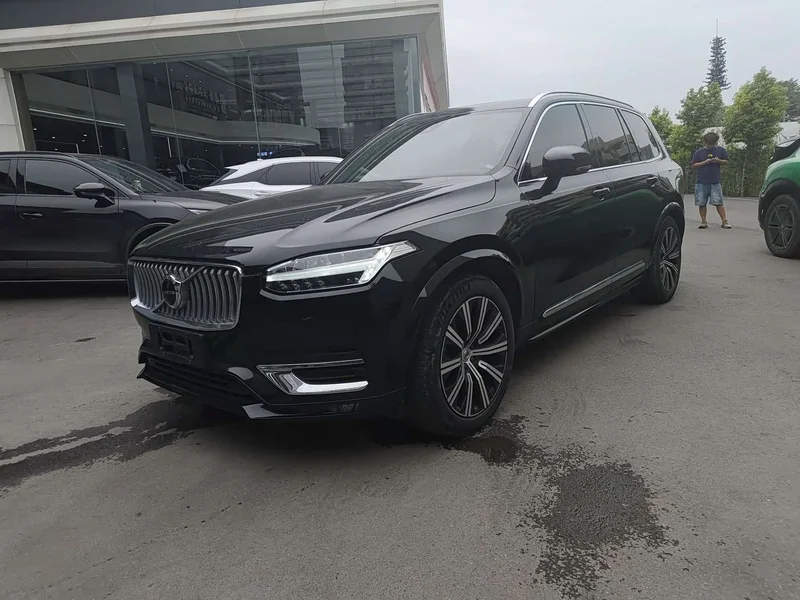 Volvo XC90 — фото 1
