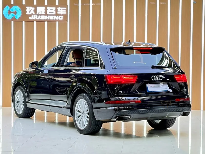 Audi Q7 — фото 15
