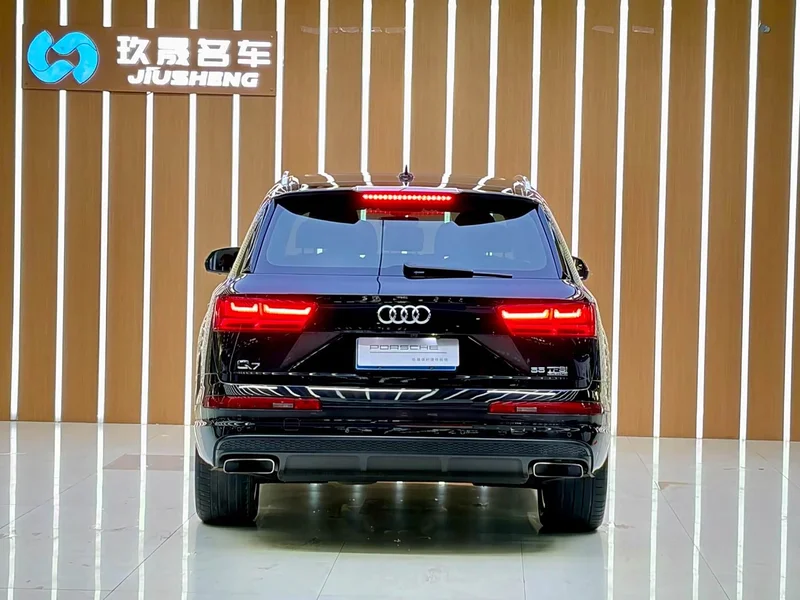 Audi Q7 — фото 16