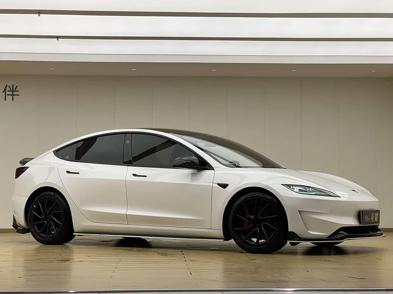 Tesla Model 3 — фото 3