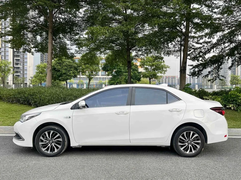 Toyota Corolla — фото 5