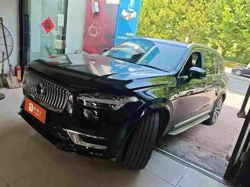 Volvo XC90 — фото 1