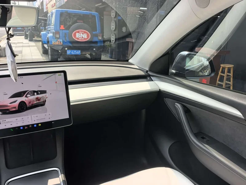 Tesla Model Y — фото 16