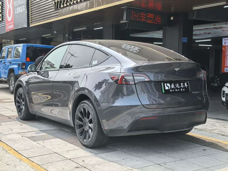 Tesla Model Y — фото 6