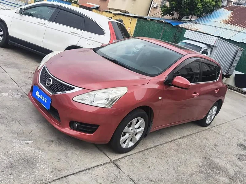 Nissan Tiida — фото 1