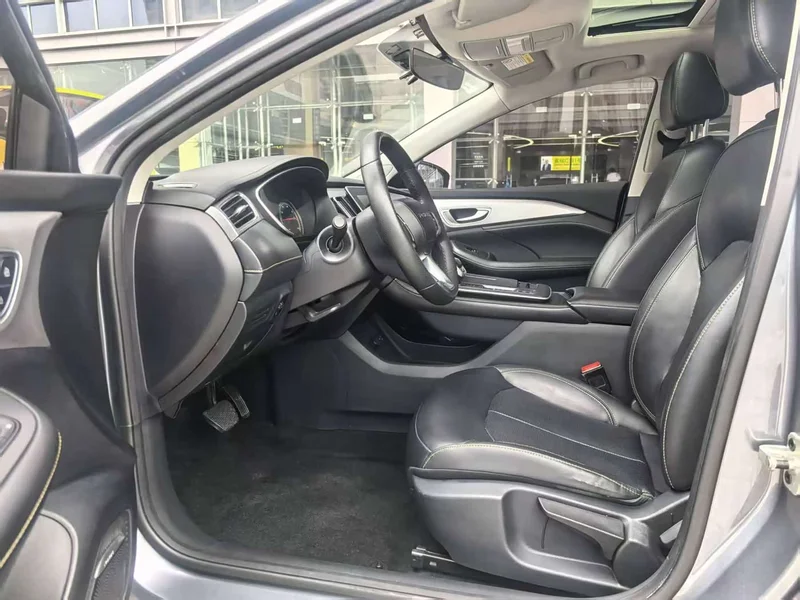 Roewe i6 MAX New Energy — фото 12