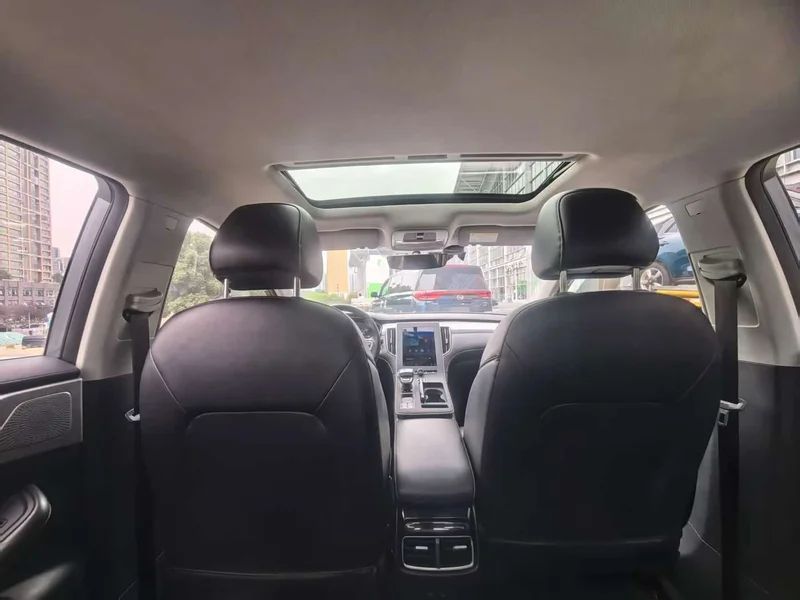 Roewe i6 MAX New Energy — фото 15