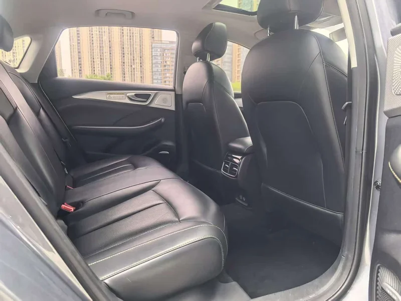 Roewe i6 MAX New Energy — фото 16