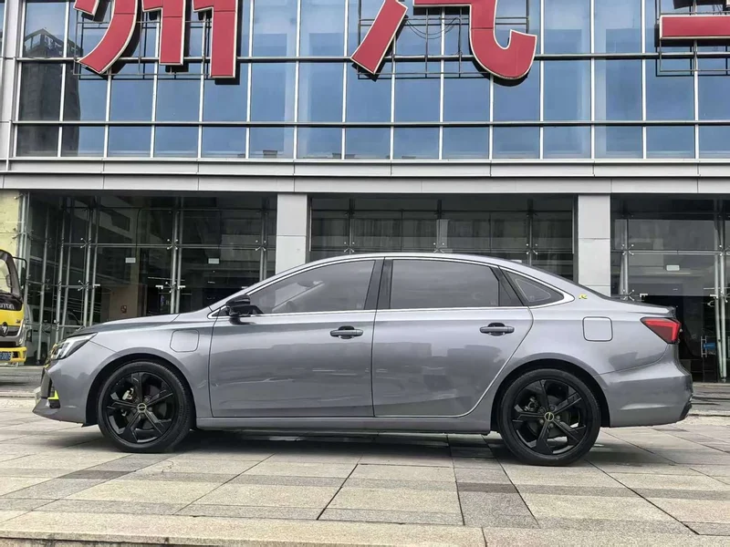 Roewe i6 MAX New Energy — фото 4