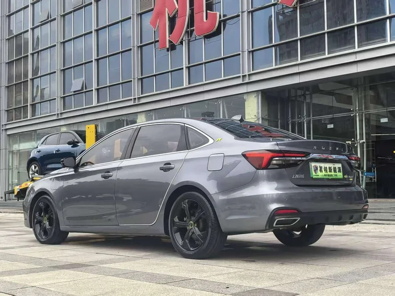 Roewe i6 MAX New Energy — фото 6