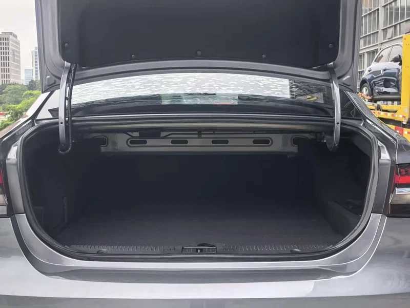 Roewe i6 MAX New Energy — фото 7