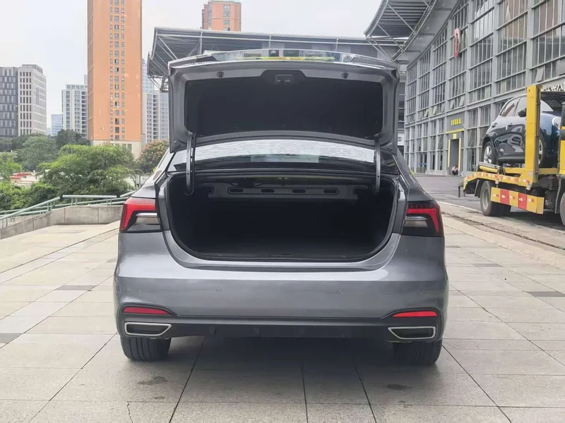 Roewe i6 MAX New Energy — фото 10