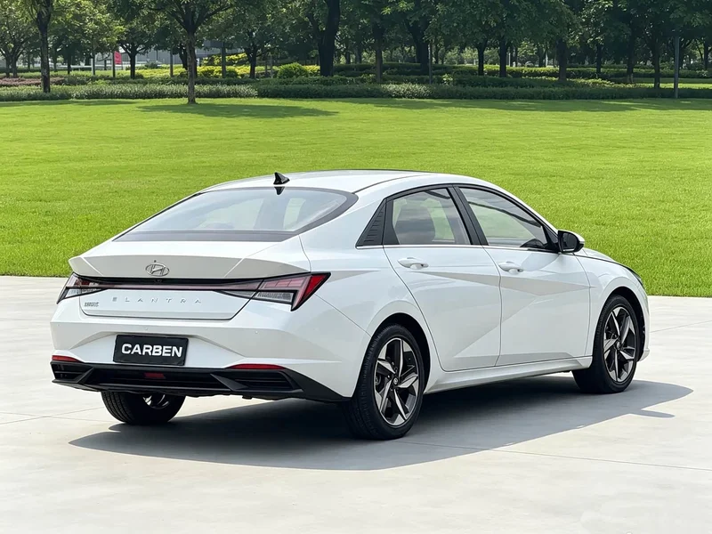 Hyundai Elantra — фото 17