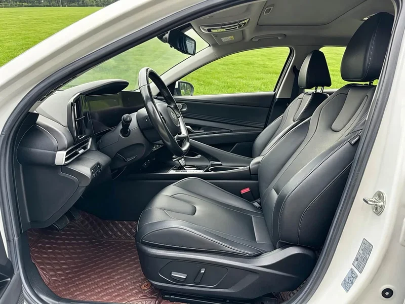 Hyundai Elantra — фото 4