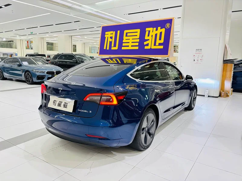 Tesla Model 3 — фото 4