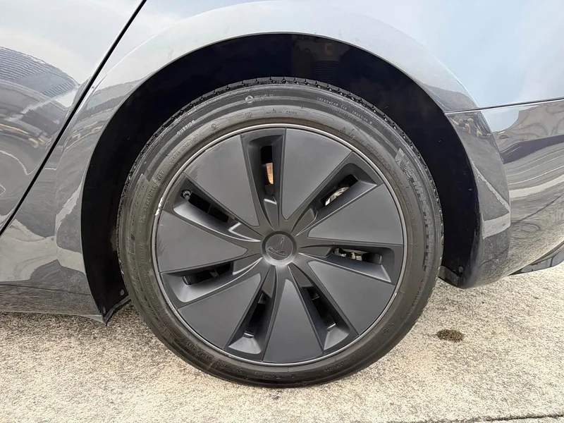 Tesla Model 3 — фото 12