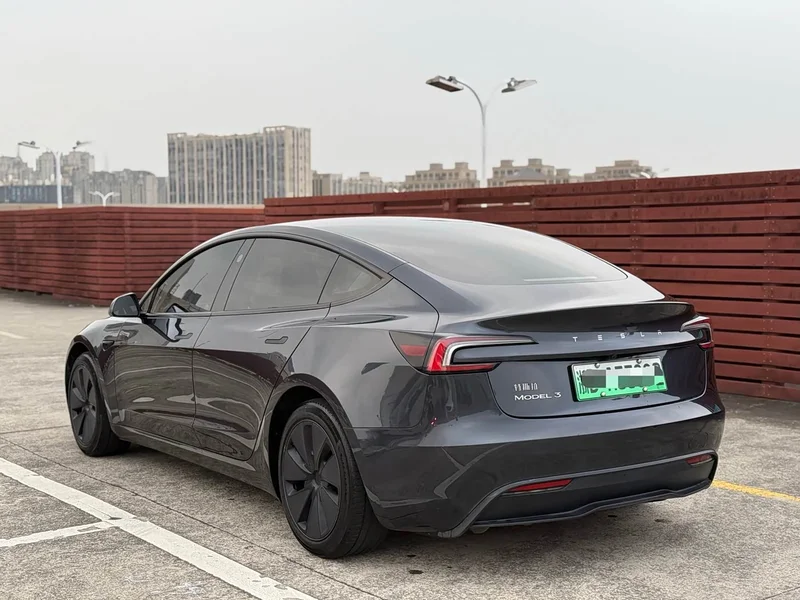 Tesla Model 3 — фото 13