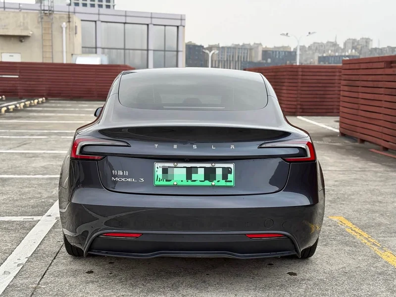 Tesla Model 3 — фото 14