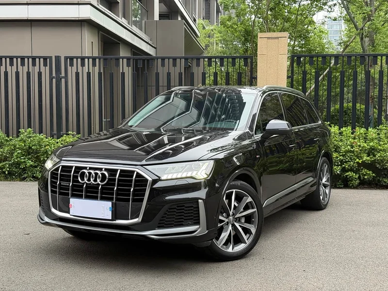 Audi Q7 — фото 1