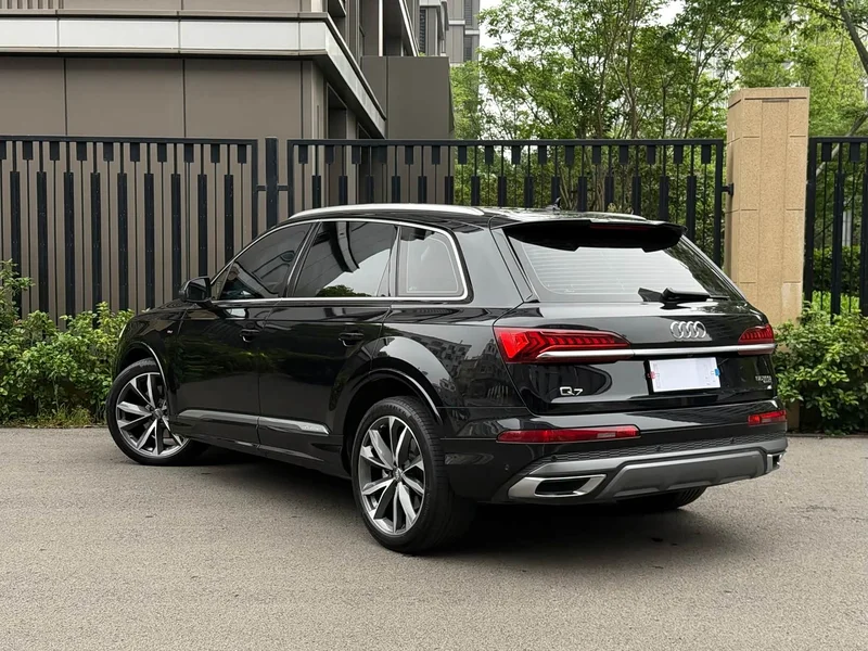 Audi Q7 — фото 5