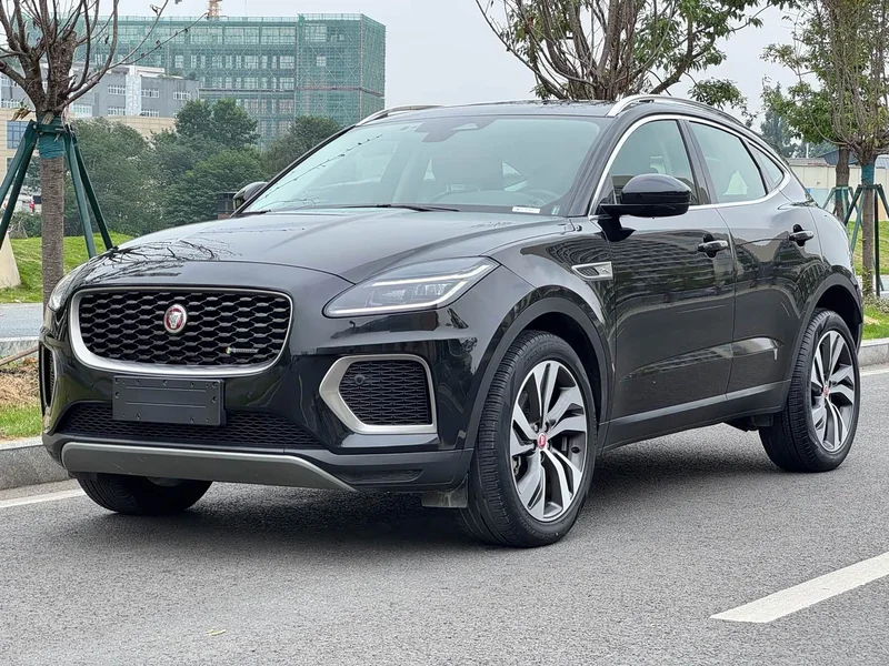 Jaguar E-PACE — фото 1