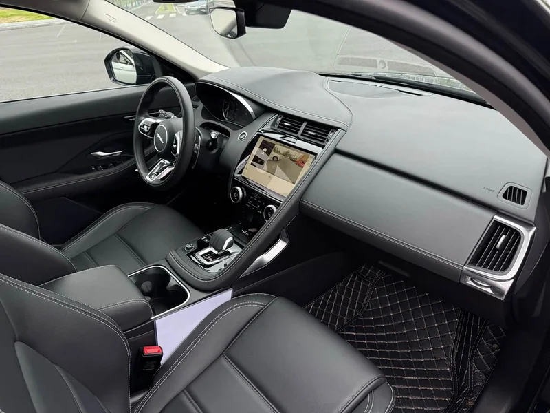 Jaguar E-PACE — фото 11