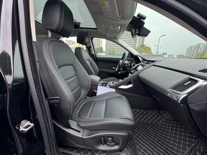 Jaguar E-PACE — фото 12