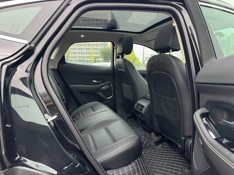 Jaguar E-PACE — фото 14