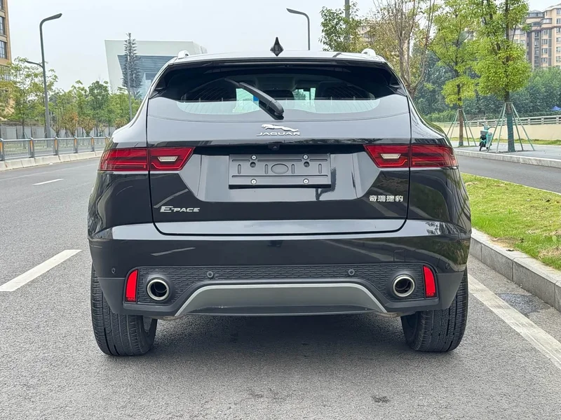 Jaguar E-PACE — фото 16