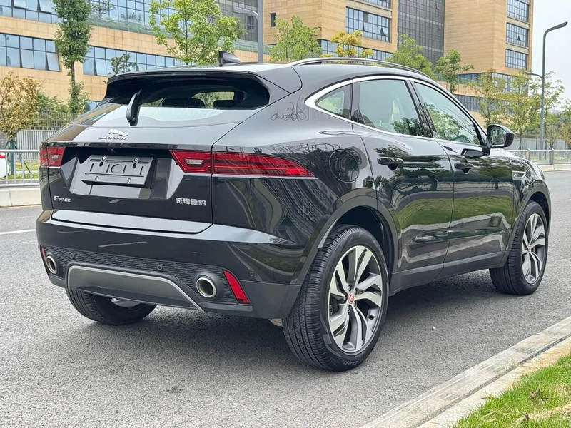 Jaguar E-PACE — фото 18