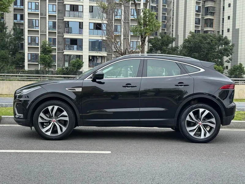 Jaguar E-PACE — фото 19