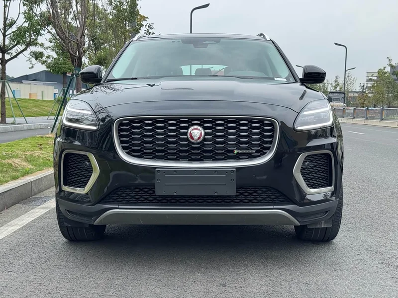 Jaguar E-PACE — фото 3