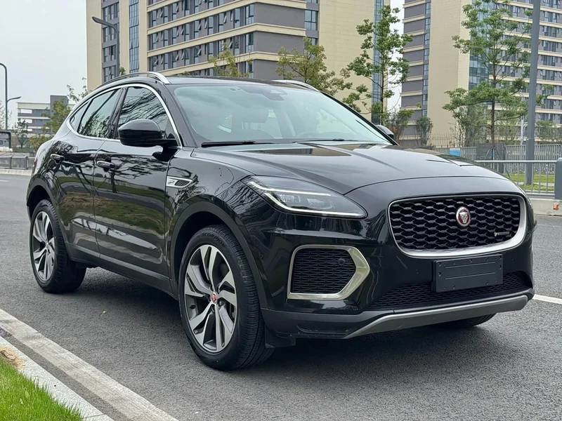 Jaguar E-PACE — фото 4