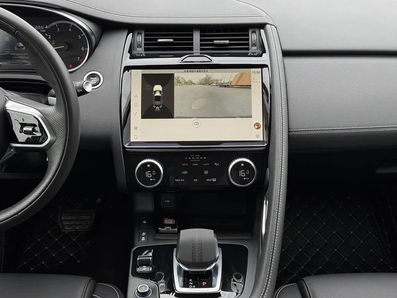 Jaguar E-PACE — фото 10
