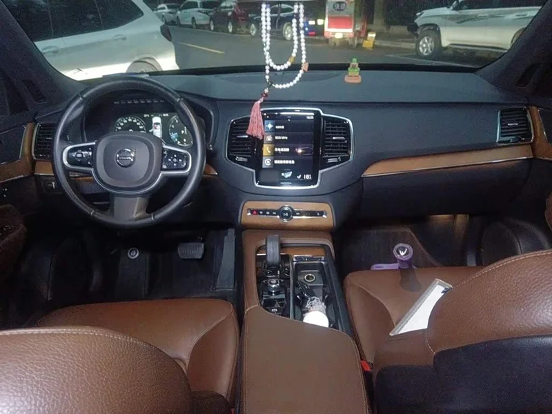 Volvo XC90 — фото 10