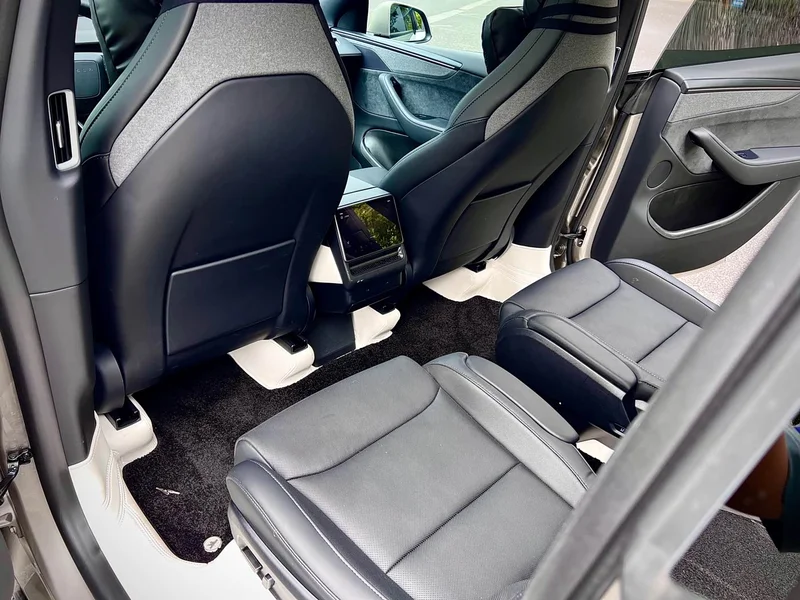 Tesla Model Y — фото 12