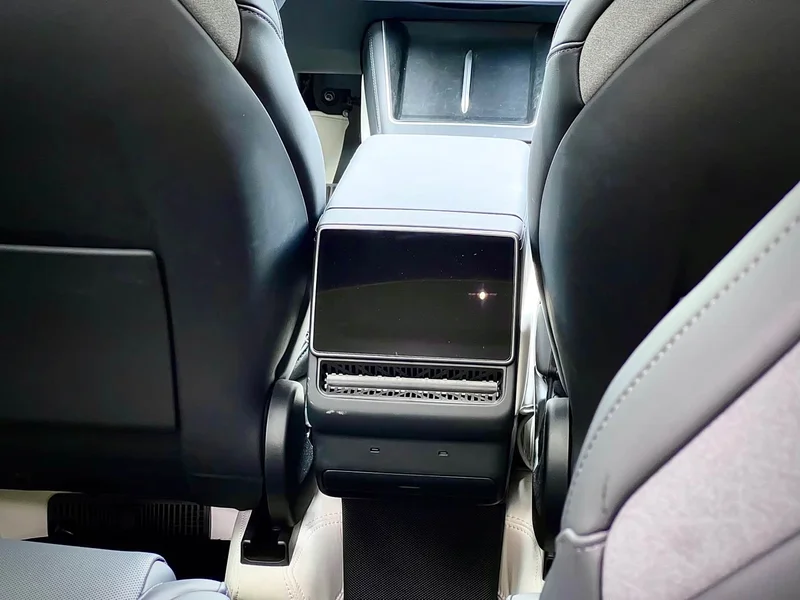 Tesla Model Y — фото 15
