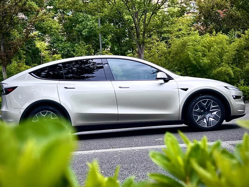Tesla Model Y — фото 18