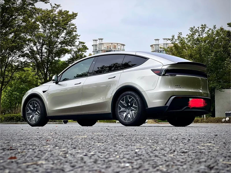 Tesla Model Y — фото 7