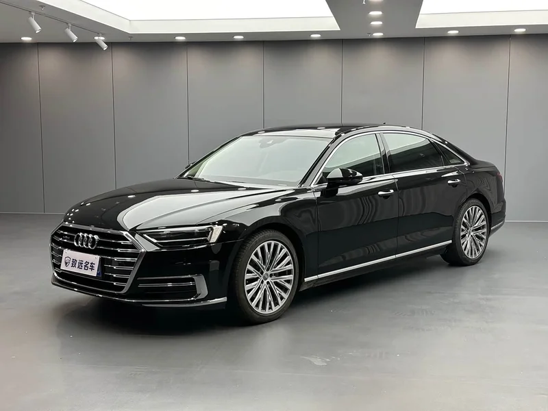 Audi A8 — фото 1