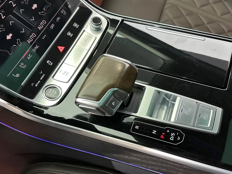 Audi A8 — фото 14