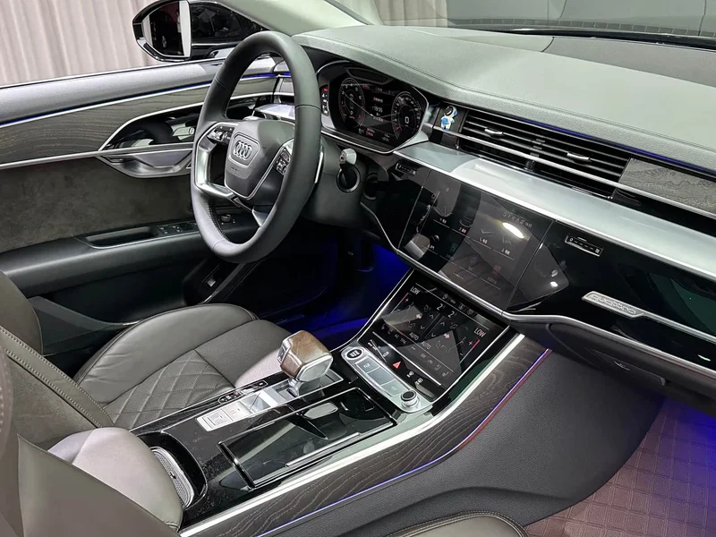 Audi A8 — фото 29