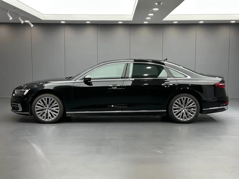 Audi A8 — фото 7
