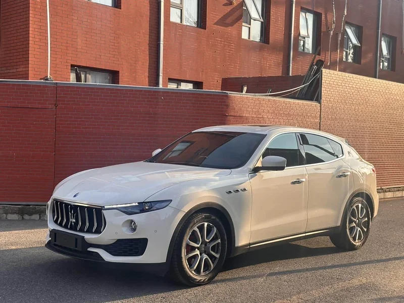 Maserati Levante — фото 1