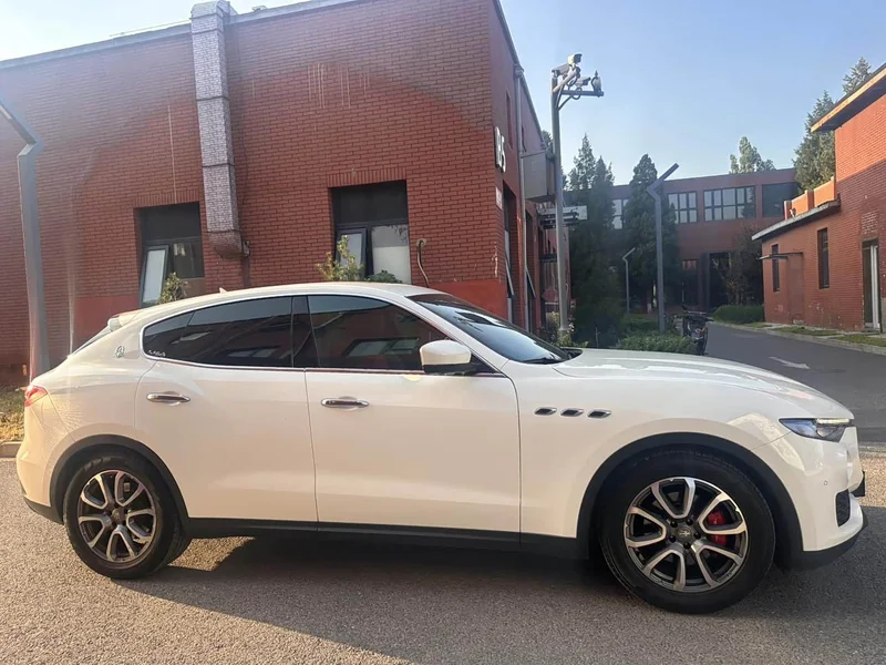 Maserati Levante — фото 18