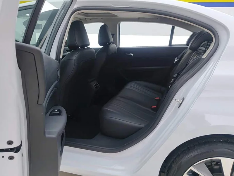 Peugeot 408 — фото 11