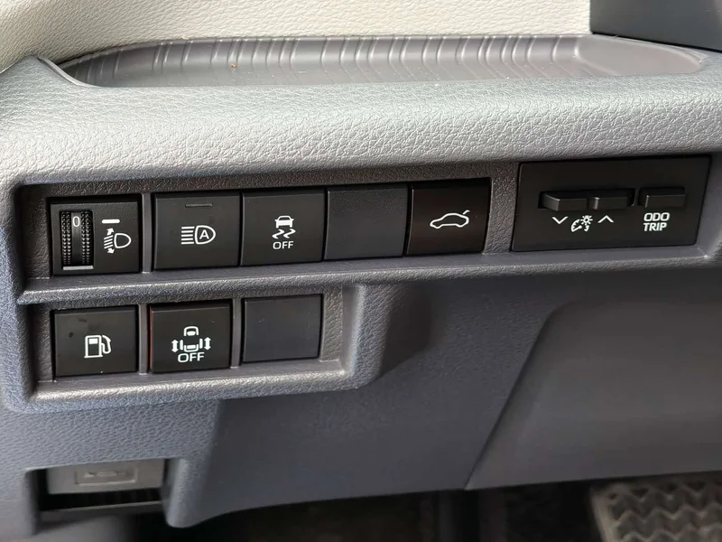 Toyota Sienna — фото 12