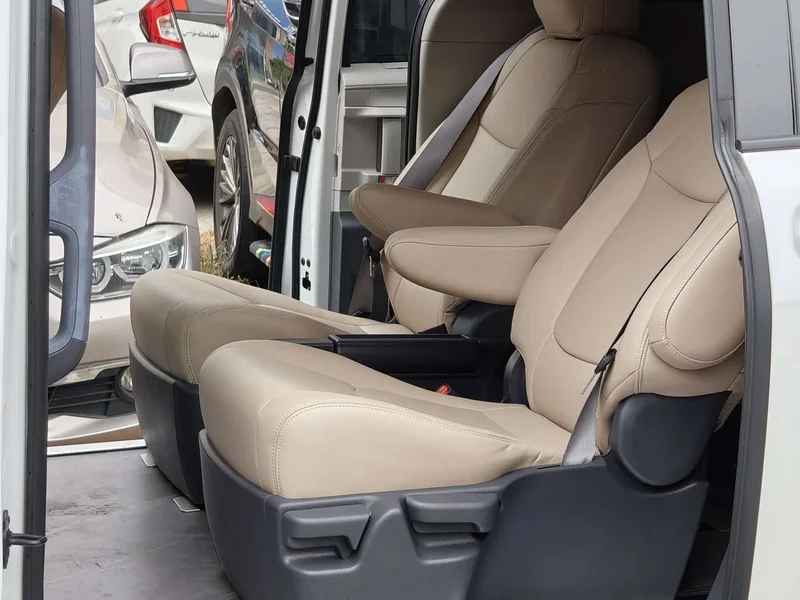 Toyota Sienna — фото 9